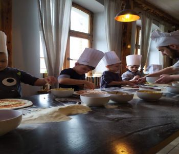 Warsztaty przygotowywania i wypieku pizzy dla Przedszkolaków. zdjecie 19