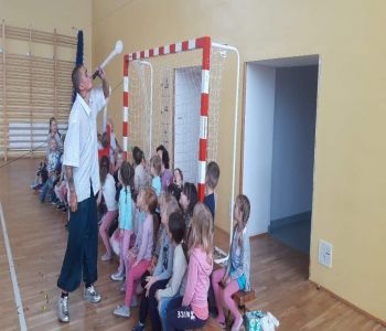 Cyrk Bubble Show w przedszkolu. zdjecie 0