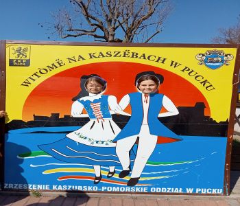 Klasy trzecie w Muzeum Ziemi Puckiej i hucie szkła. zdjecie 10