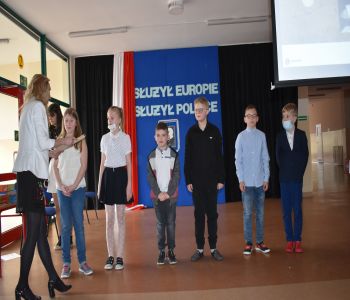 Laureaci konkursów związanych z obchodami Dnia Patrona Szkoły. zdjecie 2
