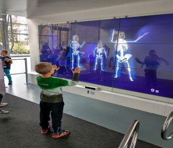 Wycieczka kl. 1A do Centrum Nauki Eksperyment. zdjecie 1