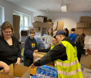 Szkolne Koło Wolontariatu pomaga Ukrainie. zdjecie 15