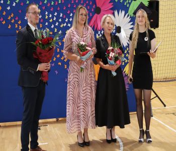 Klasy młodsze powitały wiosnę. 11