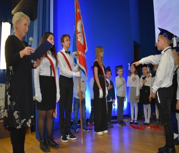 Ślubowanie klas pierwszych. zdjecie 39