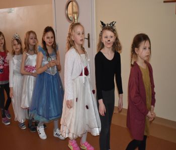 Bal karnawałowy klas młodszych. zdjecie 4