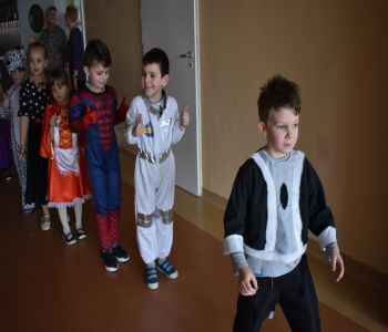 Bal karnawałowy klas młodszych. zdjecie 32