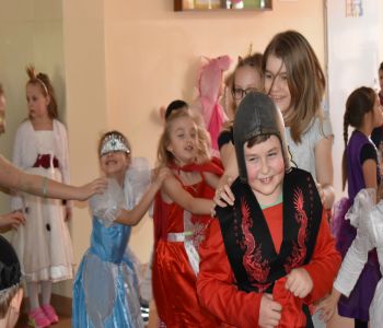Bal karnawałowy klas młodszych. zdjecie 47