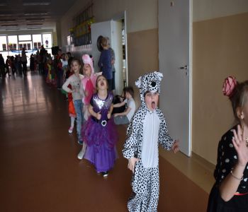 Bal karnawałowy klas młodszych. zdjecie 33