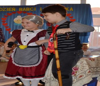 Dzień Babci i Dziadka w klasach zerowych. zdjecie 11