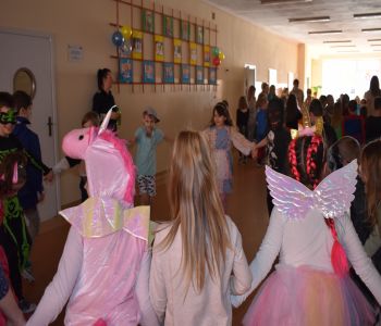 Bal karnawałowy klas młodszych. zdjecie 72