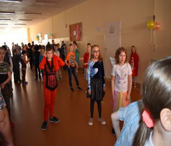 Bal karnawałowy klas młodszych. zdjecie 91