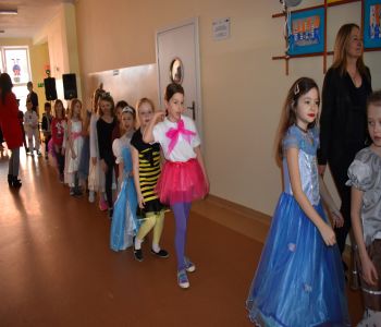 Bal karnawałowy klas młodszych. zdjecie 0