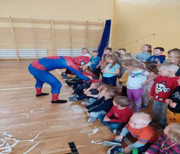 Cyrk Bubble Show w przedszkolu. zdjecie 6