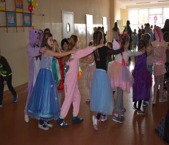 Bal karnawałowy klas młodszych. zdjecie 65