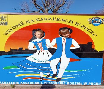 Klasy trzecie w Muzeum Ziemi Puckiej i hucie szkła. zdjecie 9