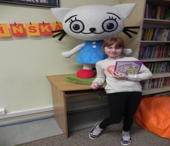 Autorka Kici Koci zagościła w szkolnej bibliotece. Spotkanie z Anitą Głowińską. zdjecie 31