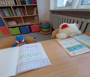 Dzień pluszowego misia w klasach 0a i 1a zdjecie 16