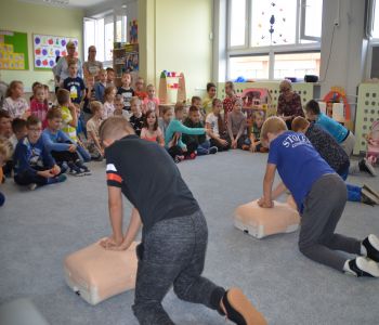 Bicie rekordu w  jednoczesnym prowadzeniu resuscytacji. zdjecie 21