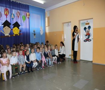 Wspomnienia z uroczystości pasowania na przedszkolaka zdjecie 4