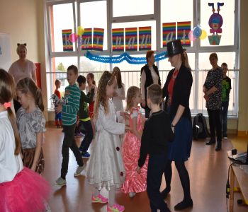 Bal karnawałowy klas młodszych. zdjecie 76