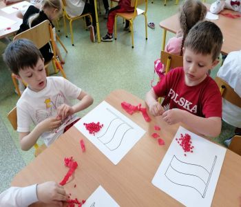Dzień Flagi w przedszkolu. zdjecie 9