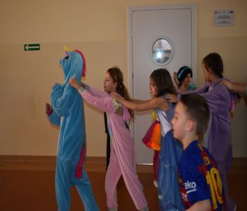 Bal karnawałowy klas młodszych. zdjecie 57