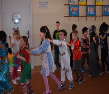 Bal karnawałowy klas młodszych. zdjecie 58