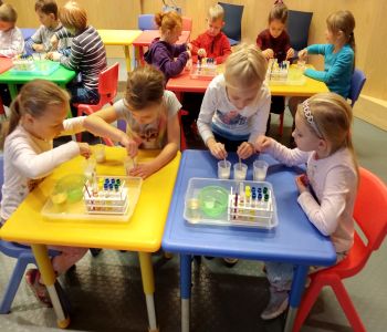 Wycieczka kl. 1A do Centrum Nauki Eksperyment. zdjecie 52