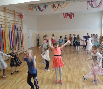 Zabawa andrzejkowa klas I-III. zdjecie 18