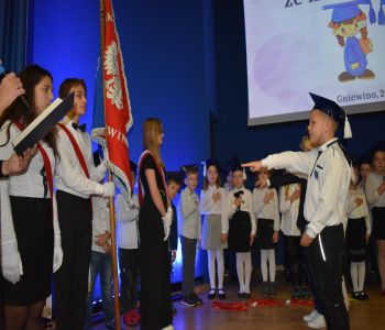 Ślubowanie klas pierwszych. zdjecie 22