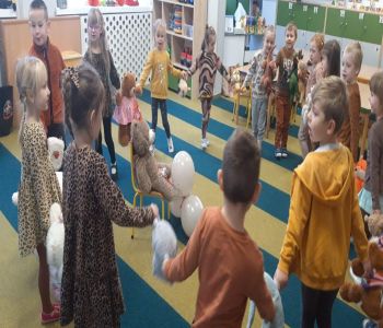 Światowy Dzień Pluszowego Misia w przedszkolu. zdjecie 6