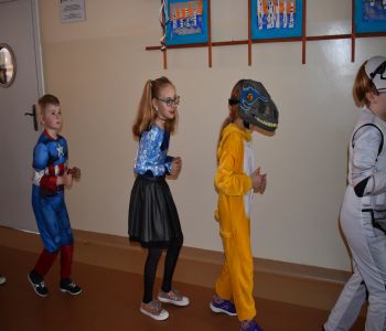 Bal karnawałowy klas młodszych. zdjecie 26