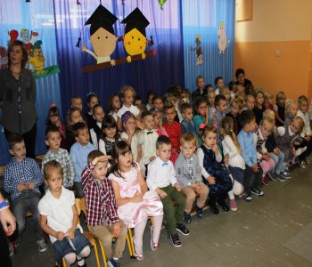 Wspomnienia z uroczystości pasowania na przedszkolaka zdjecie 3