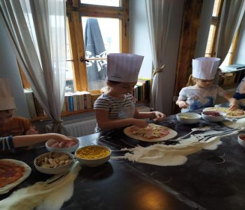 Warsztaty przygotowywania i wypieku pizzy dla Przedszkolaków. zdjecie 16