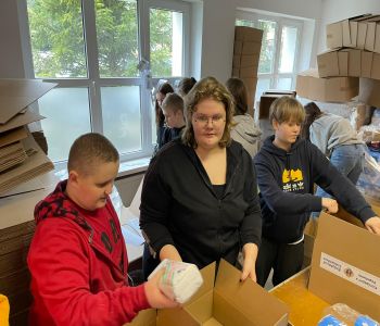 Szkolne Koło Wolontariatu pomaga Ukrainie. zdjecie 14