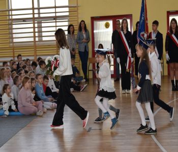 Uroczystość pasowania klas pierwszych. zdjecie 33