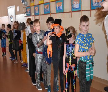 Bal karnawałowy klas młodszych. zdjecie 102