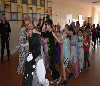Bal karnawałowy klas młodszych. zdjecie 66