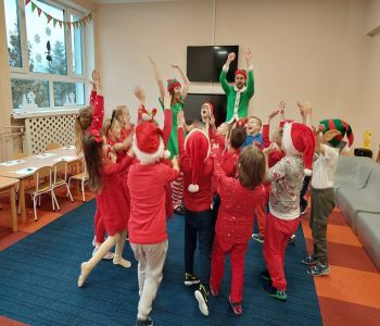 Spotkanie przedszkolaków z Elfami. zdjecie 2