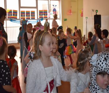 Bal karnawałowy klas młodszych. zdjecie 60