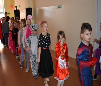 Bal karnawałowy klas młodszych. zdjecie 7