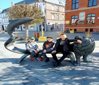 Klasy trzecie w Muzeum Ziemi Puckiej i hucie szkła. zdjecie 14