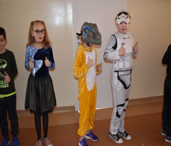 Bal karnawałowy klas młodszych. zdjecie 19