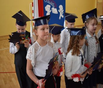 Uroczystość pasowania klas pierwszych. zdjecie 28