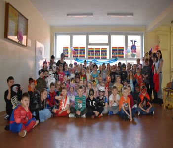 Bal karnawałowy klas młodszych. zdjecie 38