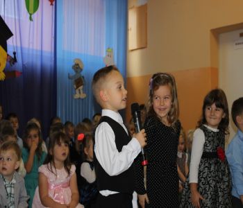 Wspomnienia z uroczystości pasowania na przedszkolaka zdjecie 1