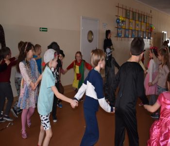Bal karnawałowy klas młodszych. zdjecie 71