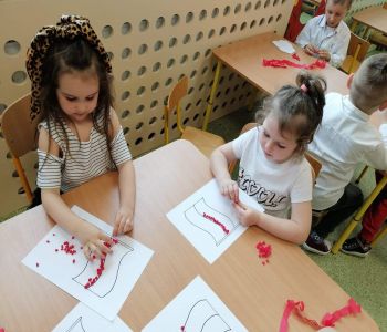 Dzień Flagi w przedszkolu. zdjecie 5