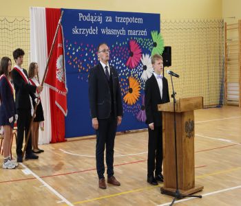 Klasy młodsze powitały wiosnę. 6