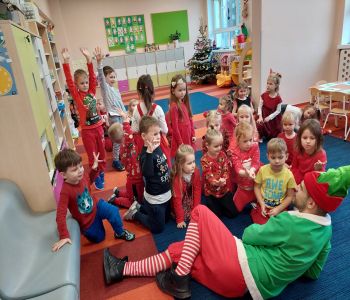 Spotkanie przedszkolaków z Elfami. zdjecie 11